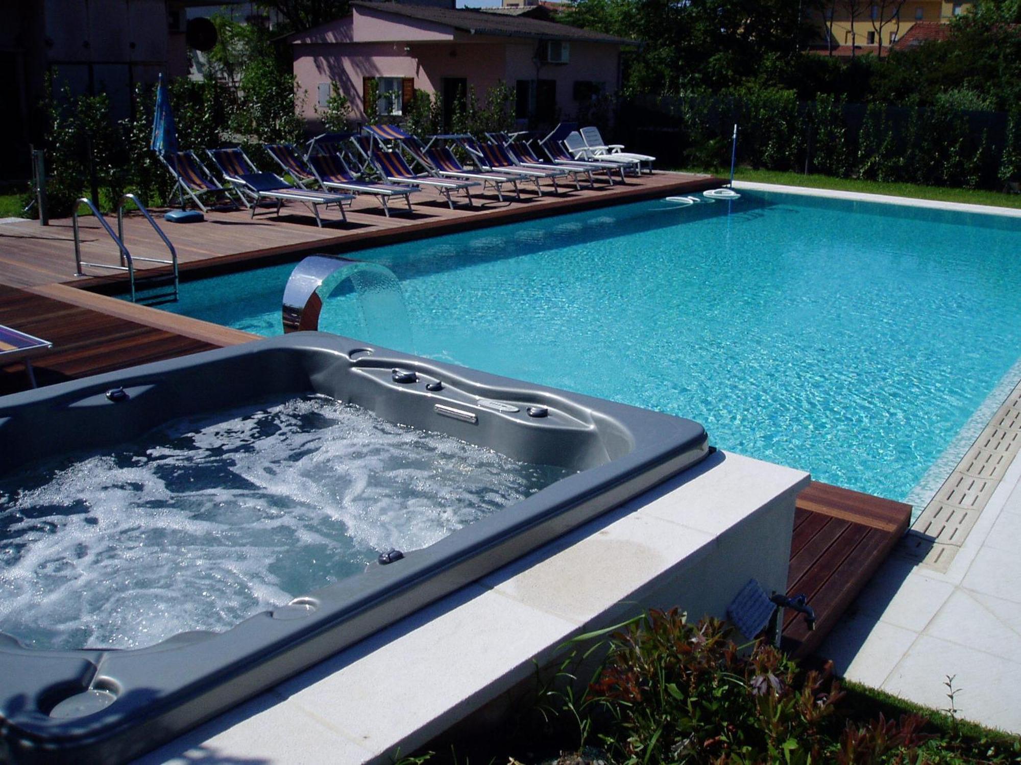 Hotel Patrizia Marina di Massa Zewnętrze zdjęcie