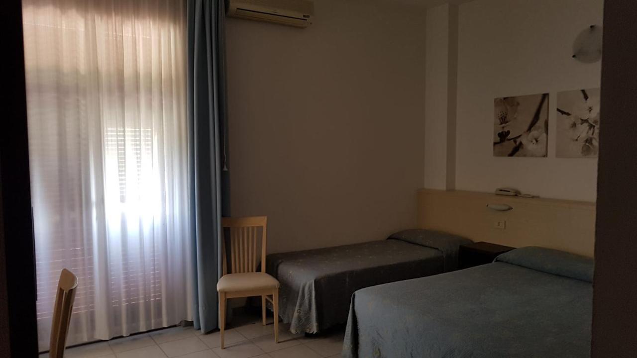 Hotel Patrizia Marina di Massa Zewnętrze zdjęcie
